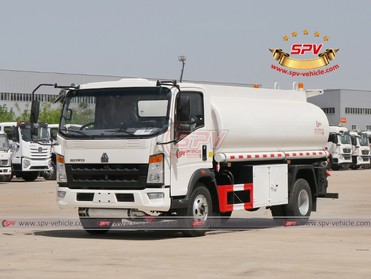 80,00 Litres Fuel Dispenseing Tanker Sinotruk - Front Left Side